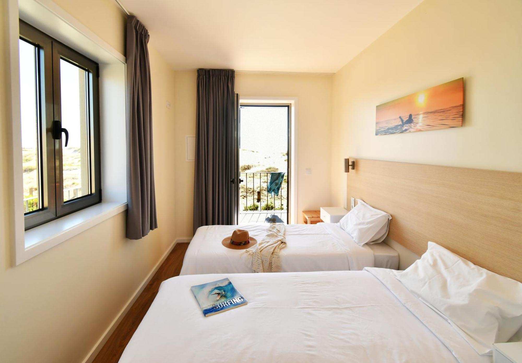 Surfivor Surf Camp Hotel Esmoriz Kültér fotó